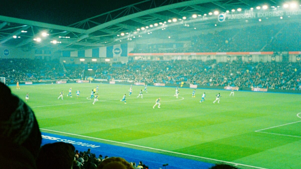 Spelarstrejker och miljardbud – när fotbollen tappar sin själ illustration